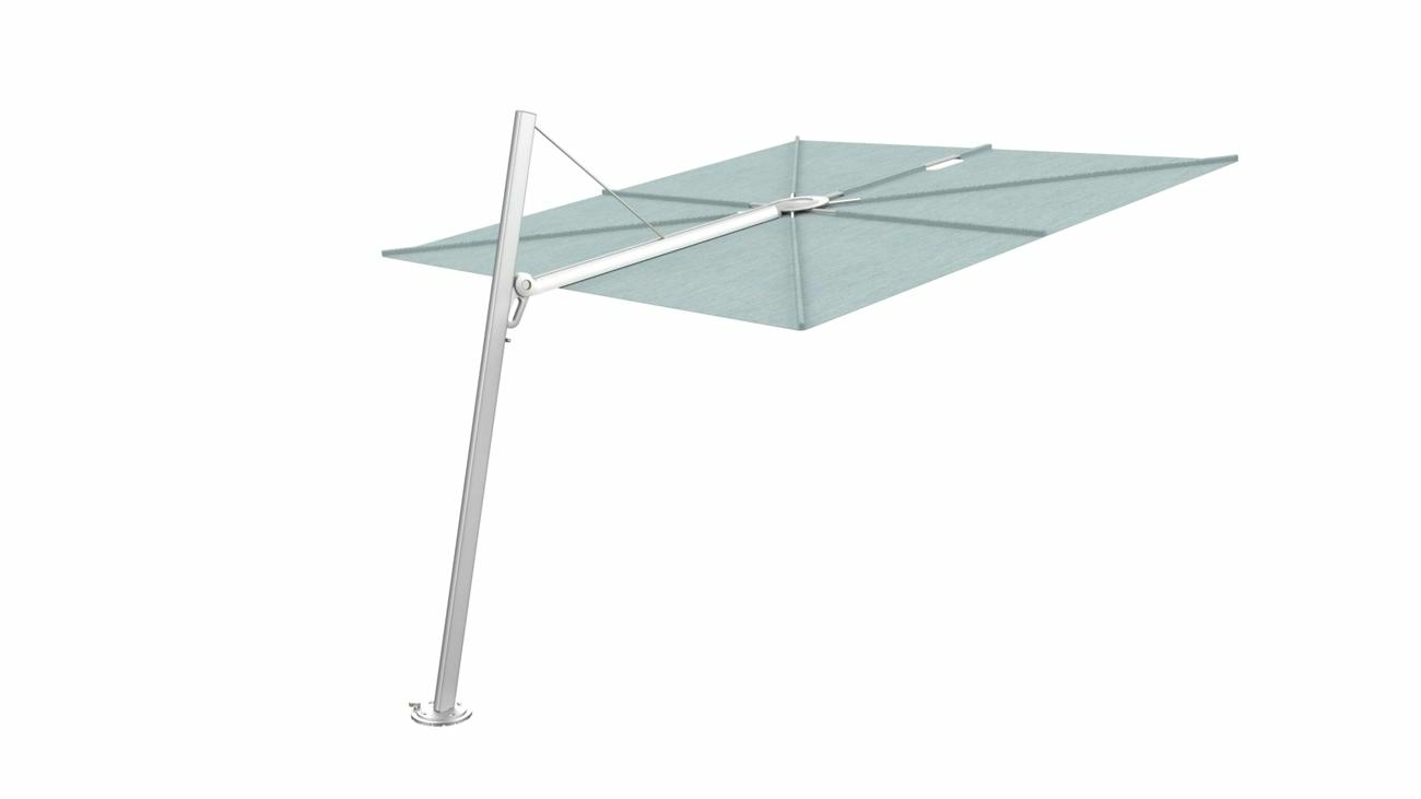 Spectra cantilever umbrella, forward (80°), 250 x 250 square, with frame in Aluminum and Solidum Curacao canopy.